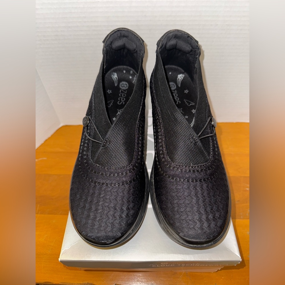BZees Women's Energy Ankle Boot Size 9M Black